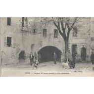 Vence - La Place de l'ancien cimetiere et la porte Renaissance